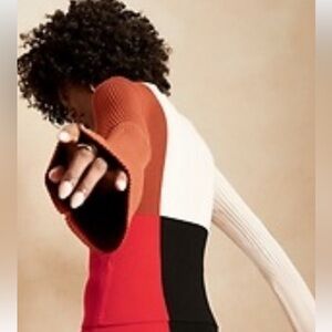 Women’s color block sweater top. Size XL but fits more like a medium.